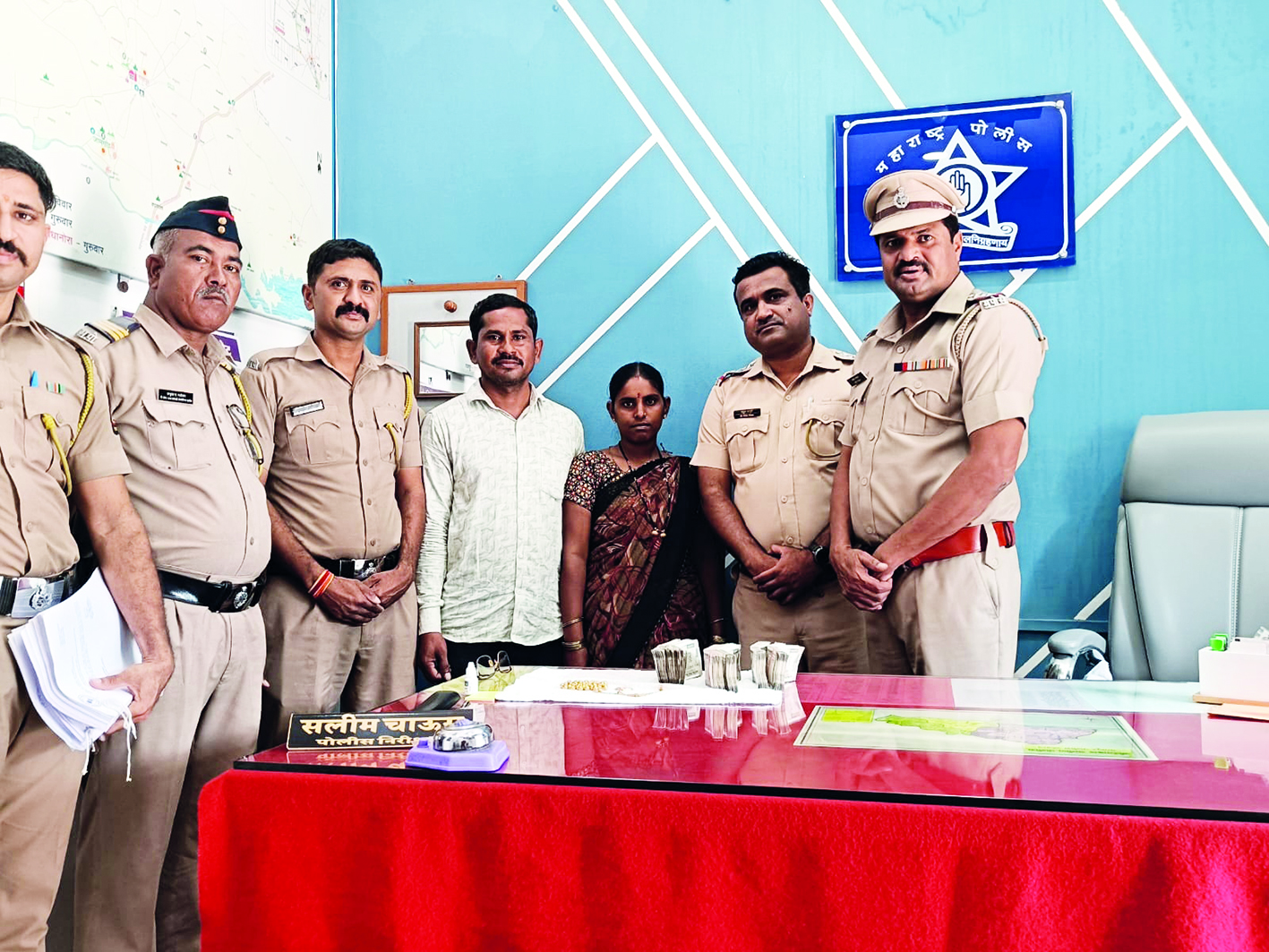 गंगापूर पोलिसांनी परत मिळवून दिले विवाहितेचे ५ लाख १२ हजार रुपये