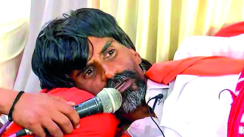 परवानगी असो नसो, आझाद मैदानावरील उपोषणावर ठाम, मनोज जरांगे यांच्या दौर्‍यात हजारो मराठा बांधव रस्त्यावर, पोलिसांचा मोठा बंदोबस्त 