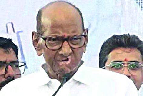 शरद पवार शेतकर्‍यांच्या भेटीला थेट बांधावर...!!
