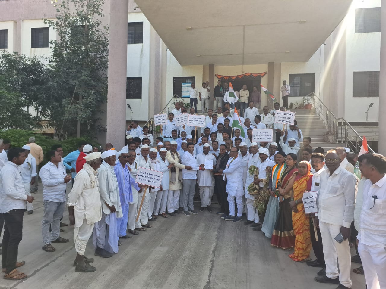 फुलंब्रीत तात्काळ मका खरेदी केंद्र सुरू करा 