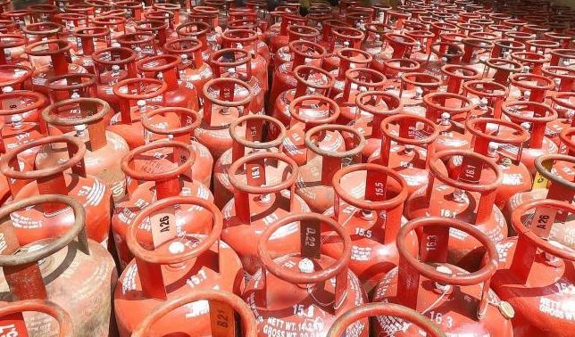 घरगुती गॅसचे दर वाढले पण इंधन तुटवडा नाही,  पॅनिक तयार करू नका  :  मुख्यमंत्री 