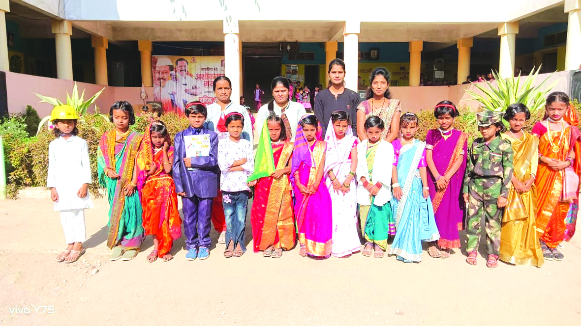 जागतिक महिला दिन, मुलींनी केल्या वेषभुषा