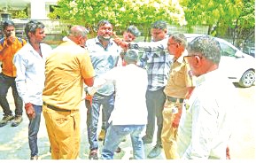 पुंडलिकनगर ठाण्यासमोरच आत्मदहनाचा प्रयत्न