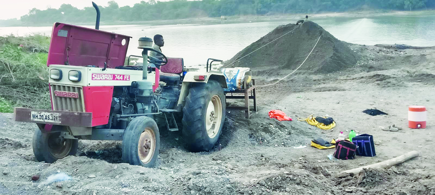  चोरट्या वाळू उपशाने अधिकृत टेंडरवाले आर्थिक संकटात