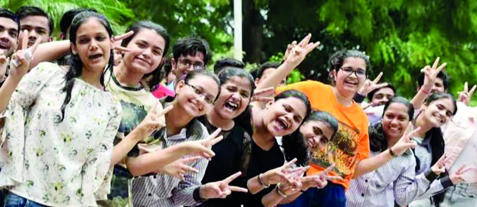 राज्यात बारावीचा निकाल जाहीर, पुन्हा मुलींनी मारली बाजी; मराठवाड्याचा टक्का घसरला , छत्रपती संभाजीनगर सातव्या स्थानावर 