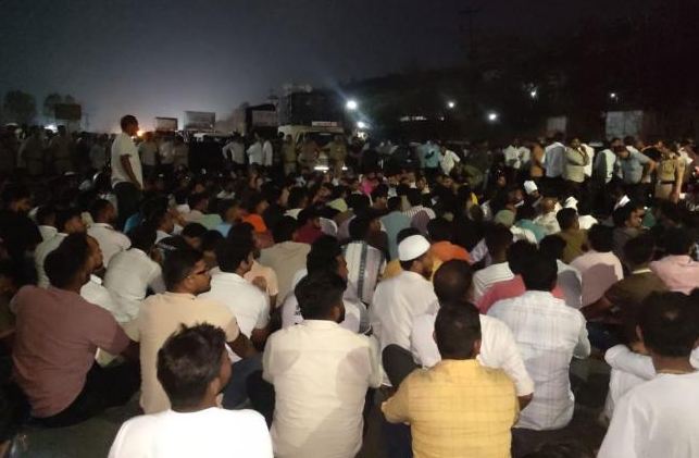 साडेतीन वर्षांच्या बालिकेचा लैंगिक अत्याचार करून खून; नराधमास ताब्यात द्या, ग्रामस्थ संतप्त, महामार्ग दोन तास रोखला