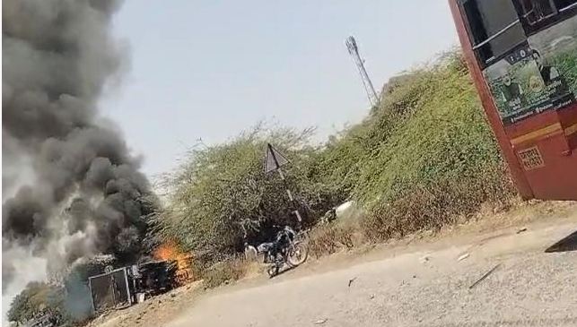 सोलापूर-अक्कलकोट महामार्गावर एसटी बस - डंपर अपघातात दोन ठार 