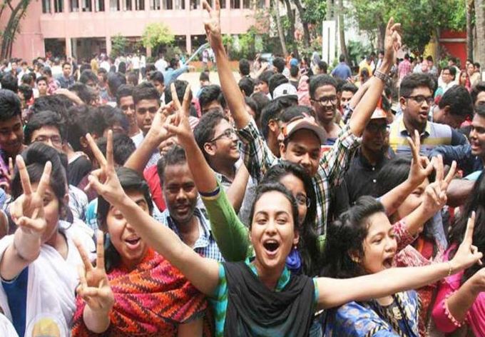 दहावीचा निकाल जाहीर: मुलींनीच मारली बाजी, राज्याचा निकाल ९२.९ % तर छत्रपती संभाजीनगर विभागाचा  ८८.४१ टक्के निकाल , कोकण पुढे तर छत्रपती संभाजीनगर पिछाडीवर