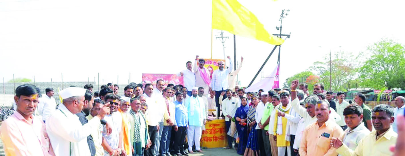 सिल्लोड येथील अहिल्यादेवी होळकर चौकात पुण्यश्लोक अहिल्यादेवी होळकर यांना अभिवादन