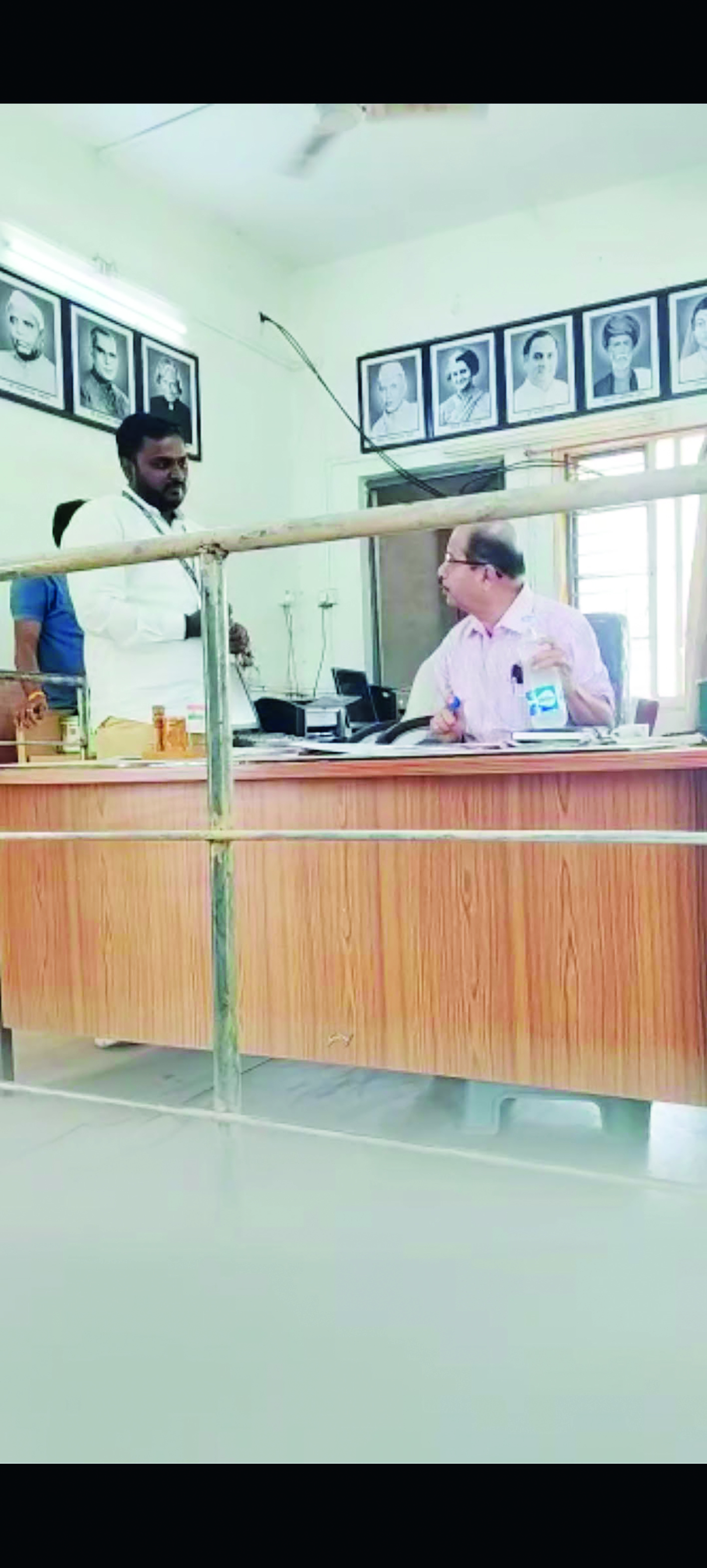 उपमहानिरीक्षक विजय भालेराव यांची गंगापूर दुय्यम निबंधक कार्यालयाला अचानक भेट