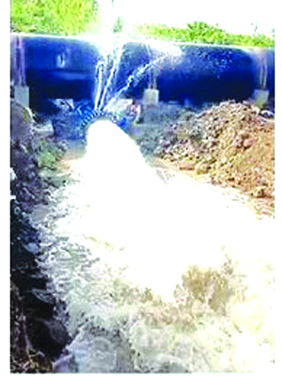 नव्या पाणी योजनेचा मुख्य व्हॉल्व्ह फुटला