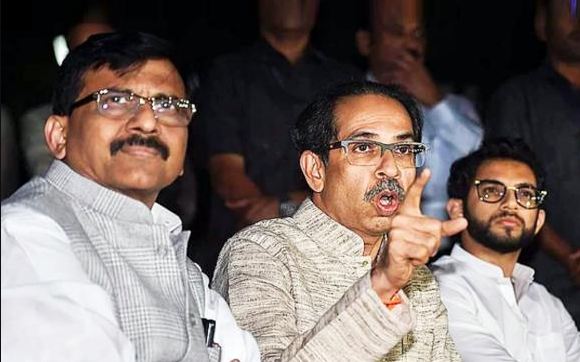 उद्धव ठाकरे यांच्या बैठकीला कोण हजर , कोण गैरहजर ? 
