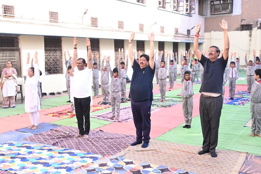 गुजराती विद्या मंदिरात जागतिक योग दिन
