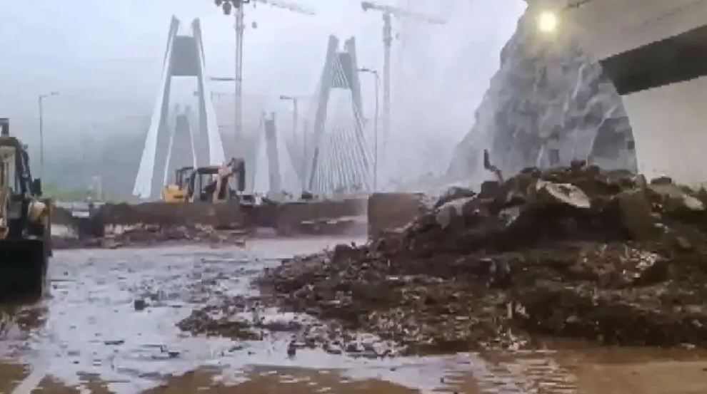 मिसिंग लिंकचा ७१२० कोटी रुपयांचा खर्च पाण्यात?  जागतिक स्तरावर गौरविलेल्या प्रकल्पाच्या कामाच्या गुणवत्तेवर प्रश्नचिन्ह !!