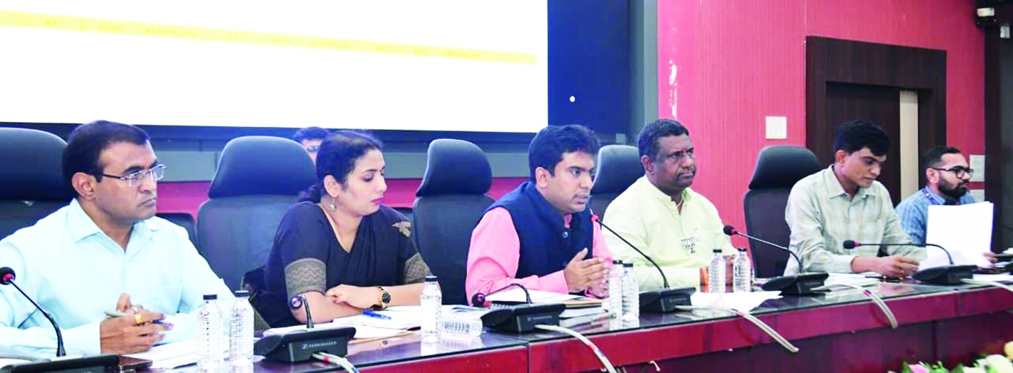 घरकुलांसाठी मोफत वाळू द्या जिल्हाधिकारी विनय गौडा यांचे निर्देश